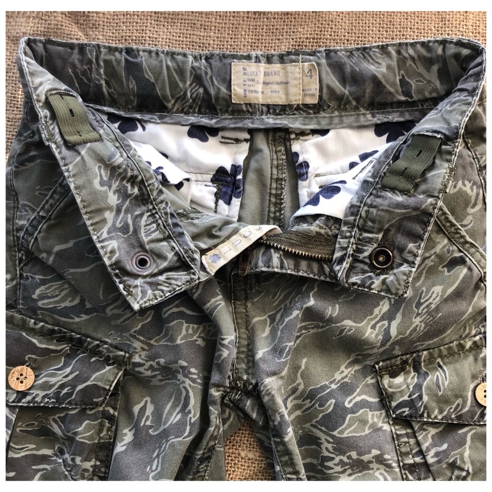 Lucky Brand ♥️ Camo Cargo Shorts 🦩